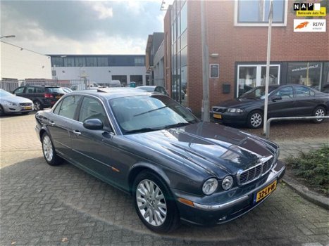 Jaguar XJ - 4.2 V8 Executive Navigatie, Pdc v+a, vol leder int., verstelbare pedalen - 1