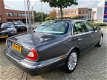 Jaguar XJ - 4.2 V8 Executive Navigatie, Pdc v+a, vol leder int., verstelbare pedalen - 1 - Thumbnail