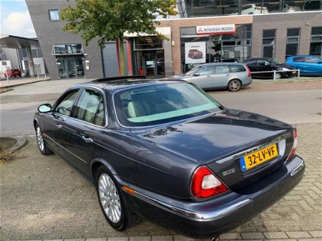 Jaguar XJ - 4.2 V8 Executive Navigatie, Pdc v+a, vol leder int., verstelbare pedalen - 1