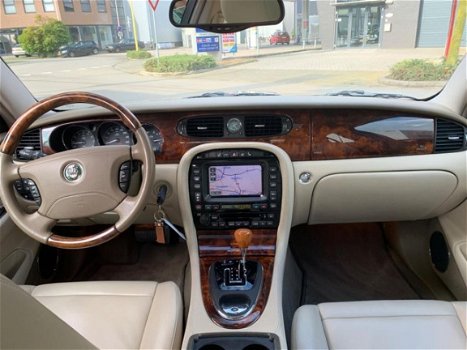 Jaguar XJ - 4.2 V8 Executive Navigatie, Pdc v+a, vol leder int., verstelbare pedalen - 1