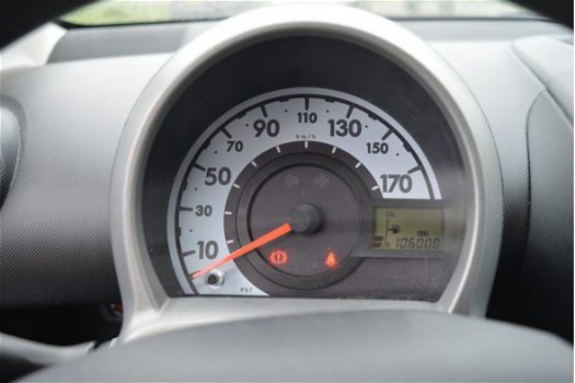 Toyota Aygo - 1.0-12V Comfort Navigator | Airco | Trekhaak OOK ZONDAG 19 JANUARI OPEN - 1