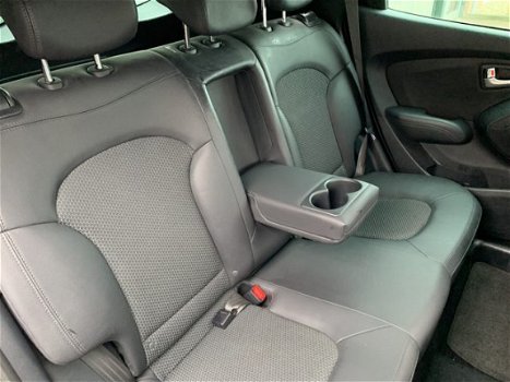 Hyundai ix35 - 2.0i 4WD Business Edition EEC Navigatie Cruise control Trekhaak 1900 kg L.M. velgen - 1