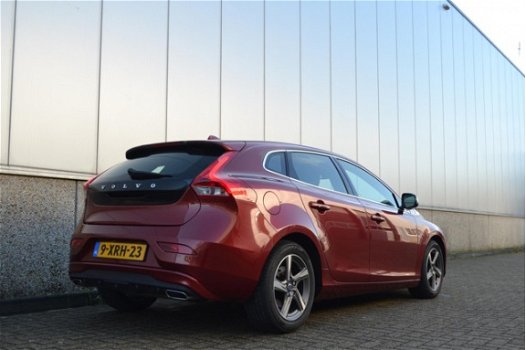 Volvo V40 - 2.0 D4 Momentum Business ACC, Xenon, BLIS, Keyless - 1