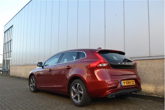 Volvo V40 - 2.0 D4 Momentum Business ACC, Xenon, BLIS, Keyless - 1