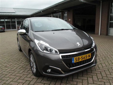 Peugeot 208 - 1.2 PureTech Blue Lease Executive - 1