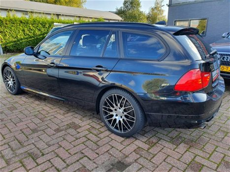 BMW 3-serie Touring - 318i High Executive Navi pro/xenon/panoramdak/sportstoelen/half leer zwart, vo - 1