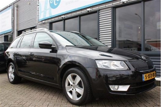 Skoda Octavia Combi - 1.6 TDI CLIMA NAVIGATIE PDC CHROOM PRIVATGLAS - 1