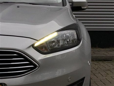 Ford Focus Wagon - 1.0 EcoBoost 100pk Titanium | Navigatie met bluetooth | Parkeersensoren voor en a - 1