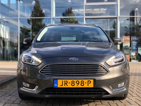 Ford Focus Wagon - 1.5 TDCI Titanium Xenon | groot Navi | Climate | Parkassist - 1