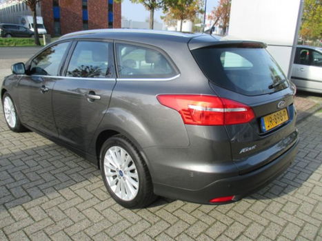 Ford Focus Wagon - 1.5 TDCI Titanium Xenon | groot Navi | Climate | Parkassist - 1