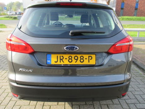 Ford Focus Wagon - 1.5 TDCI Titanium Xenon | groot Navi | Climate | Parkassist - 1