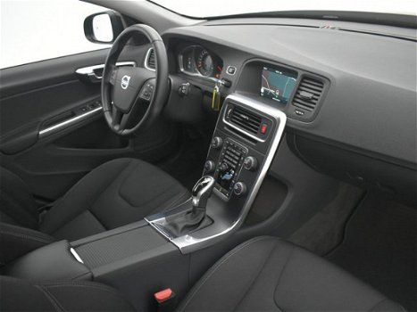 Volvo V60 - 2.0 D2 180PK AUTOMAAT Momentum Business / NAVI / AIRCO-ECC / CRUISE CONTR. / EL. PAKKET - 1