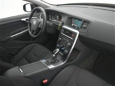 Volvo V60 - 2.0 D2 180PK AUTOMAAT Momentum Business / NAVI / AIRCO-ECC / CRUISE CONTR. / EL. PAKKET