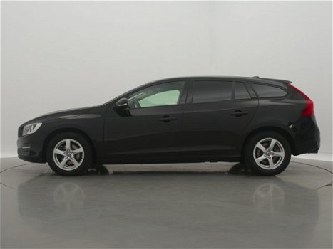 Volvo V60 - 2.0 D2 180PK AUTOMAAT Momentum Business / NAVI / AIRCO-ECC / CRUISE CONTR. / EL. PAKKET - 1