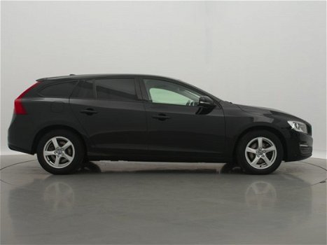 Volvo V60 - 2.0 D2 180PK AUTOMAAT Momentum Business / NAVI / AIRCO-ECC / CRUISE CONTR. / EL. PAKKET - 1