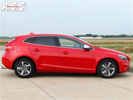 Volvo V40 - 1.6 D2 R Design Leer Xenon Navi ECC PDC V+a - 1