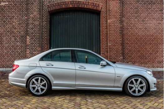 Mercedes-Benz C-klasse - 180 AMG Automaat Xenon | Navi | PDC V+A | Clima | 18'' LMV | NL 1e Eig. Aut - 1