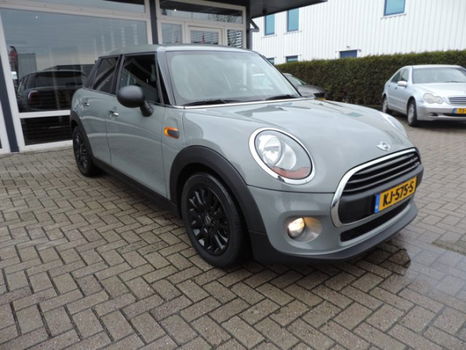 Mini Mini One - D 1.5 Business 50 procent deal 6.375, - ACTIE Zwart LMV / Telefoon / Cruise / Navi / - 1