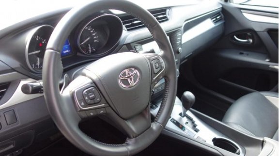 Toyota Avensis - 1.8 VVT-i Aut. / LEER / NAVI / CAMERA / LED - 1