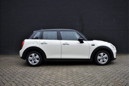 Mini Mini Cooper - 5-deurs 1.5 BUSINESS /Navigatie/Connected/Airco/Cruise Control/LM velgen/Etc. NP - 1