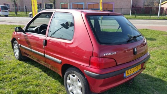 Peugeot 106 - 1.1 XR , Nieuwe APK.143000km - 1