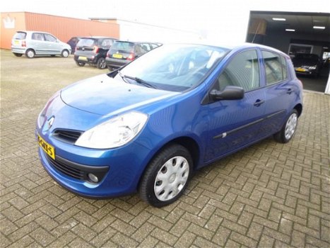 Renault Clio - 1.2 16V 5 deurs + Airco - 1