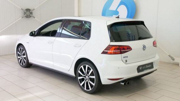 Volkswagen Golf - 1.4T GTE 204pk Navi Pano Xenon Cruise 15% bijtelling - 1