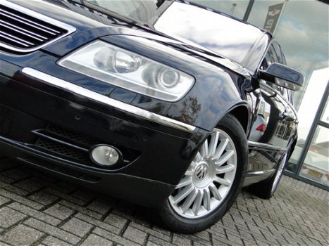 Volkswagen Phaeton - 3.2 V6 5p. Aut. | YOUNGTIMER | APK tot 2021 | Standkachel | Luchtvering | Xenon - 1