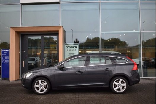 Volvo V60 - 2.0T Momentum Business Pack Pro, BLIS, Parkeer sensoren voor + achter - 1