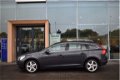 Volvo V60 - 2.0T Momentum Business Pack Pro, BLIS, Parkeer sensoren voor + achter - 1 - Thumbnail