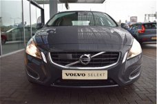 Volvo V60 - 2.0T Momentum Business Pack Pro, BLIS, Parkeer sensoren voor + achter