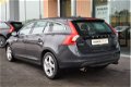 Volvo V60 - 2.0T Momentum Business Pack Pro, BLIS, Parkeer sensoren voor + achter - 1 - Thumbnail