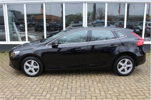 Volvo V40 - 2.0 D2 Summum Business Trekhaak / Cruise / Clima / PDC / Nette staat - 1