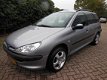 Peugeot 206 SW - KOOPJE 1.4 Pop'Art 2004 ALS NIEUW 102.500 km. € 2.950, - zo mee met 1 jr. Apk - 1 - Thumbnail