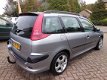 Peugeot 206 SW - KOOPJE 1.4 Pop'Art 2004 ALS NIEUW 102.500 km. € 2.950, - zo mee met 1 jr. Apk - 1 - Thumbnail