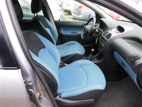 Peugeot 206 SW - KOOPJE 1.4 Pop'Art 2004 ALS NIEUW 102.500 km. € 2.950, - zo mee met 1 jr. Apk - 1