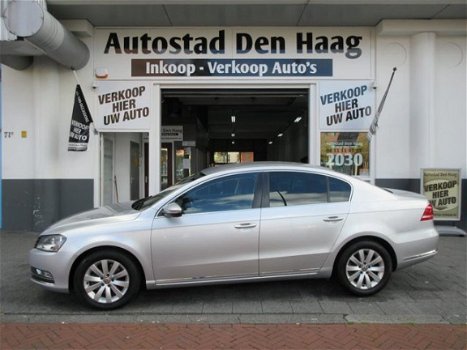 Volkswagen Passat - 2.0 TDI Highline BlueMotion Sedan Navi Clima - 1