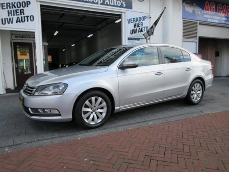 Volkswagen Passat - 2.0 TDI Highline BlueMotion Sedan Navi Clima - 1