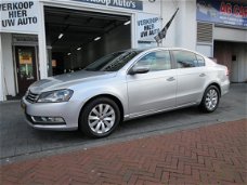 Volkswagen Passat - 2.0 TDI Highline BlueMotion Sedan Navi Clima