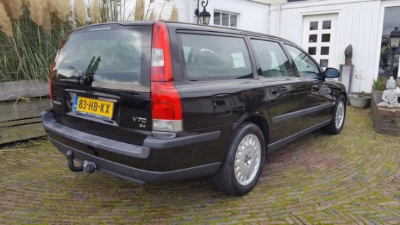 Volvo V70 - 2.4 Comfort Line Mooie bijtellingsvriendelijke Youngtimer , een nieuwe APK en beurt geha - 1