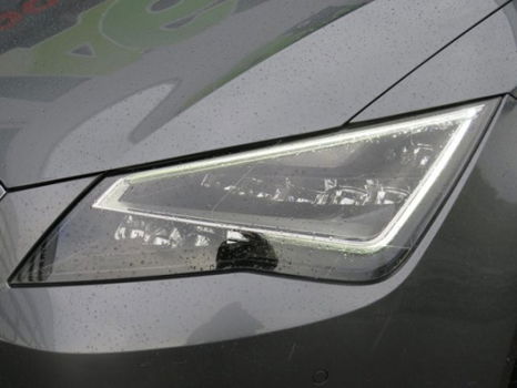 Seat Leon ST - 1.6 TDI Ecomotive Lease Sport Trekhaak Leder/Alcantara LED Koplampen Navi Clima PDC - 1