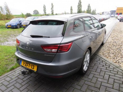 Seat Leon ST - 1.6 TDI Ecomotive Lease Sport Trekhaak Leder/Alcantara LED Koplampen Navi Clima PDC - 1