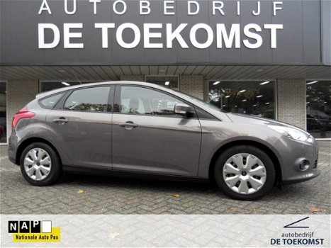 Ford Focus - 1.0 ECOB Navigatie PDC Airco USB Trekhaak - 1