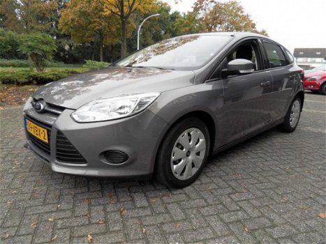 Ford Focus - 1.0 ECOB Navigatie PDC Airco USB Trekhaak - 1