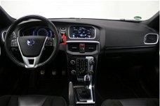 Volvo V40 - 1.6 T2 R-Design | Xenon verlichting | Panoramadak |Parkeercamera | Stoelverwarming | 18'