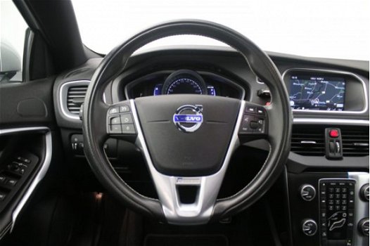Volvo V40 - 1.6 T2 R-Design | Xenon verlichting | Panoramadak |Parkeercamera | Stoelverwarming | 18' - 1
