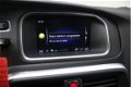 Volvo V40 - 1.6 T2 R-Design | Xenon verlichting | Panoramadak |Parkeercamera | Stoelverwarming | 18' - 1 - Thumbnail