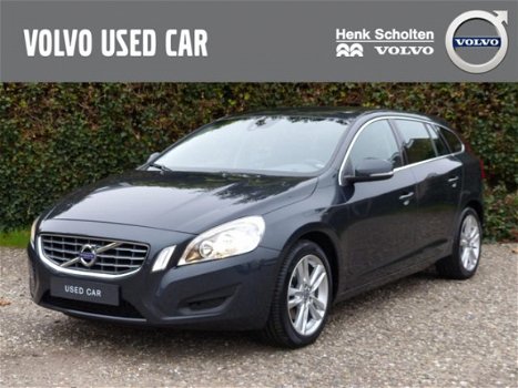 Volvo V60 - T4 180pk Momentum, Navi, Climate, Park Assist - 1