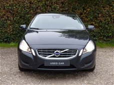 Volvo V60 - T4 180pk Momentum, Navi, Climate, Park Assist