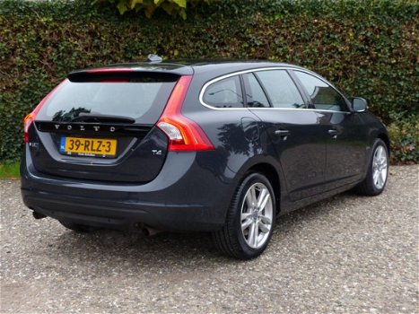 Volvo V60 - T4 180pk Momentum, Navi, Climate, Park Assist - 1